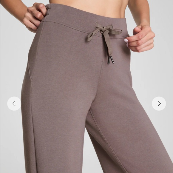 SPANX AirEssentials® Wide Leg Pant-M - Picture 3 of 8